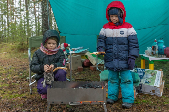 fuer-das-camping-mit-kindern-faellt-mitunter-andere-cc0-pixabay-luidmilakot-230710_download Für das Camping mit Kindern fällt mitunter andere Ausrüstung an als beim Alleinzelten.