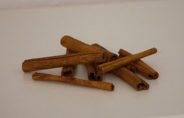 schwangere-sollten-zimt-wegen-cumarin-nur-in-massen-sven-christian-schulz-utopia-190423_download Schwangere sollten Zimt wegen Cumarin nur in Maßen essen.