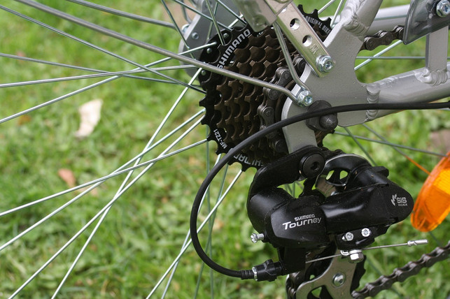 wenn-du-eine-fahrradkette-ohne-kettenschloss-kuerze-cc0-pixabay-steinchen-200415_download Wenn du ohne Kettenschloss eine Fahrradkette kürzen willst, brauchst du ein Kettennietwerkzeug.