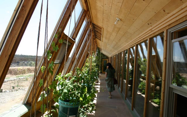earthship-gewaechshaus-x-mark-stephenson-170206-1280x800-640x400 Earthship