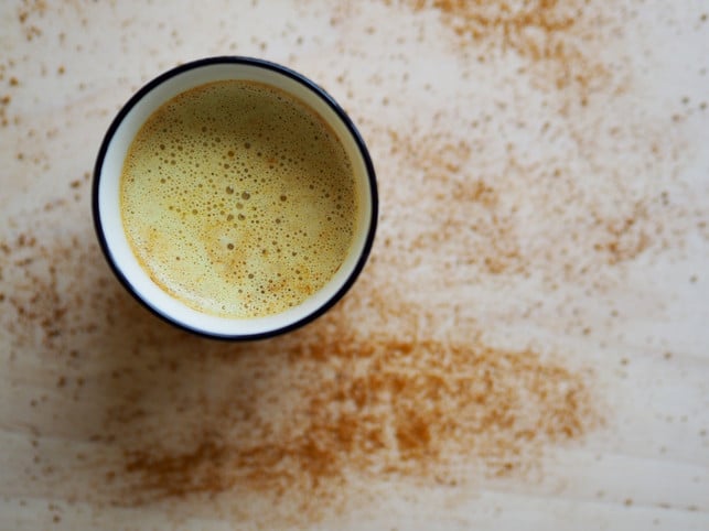 so-einfach-und-schnell-ist-die-goldene-milch-herge-cc0-pixabay-flockine-180315_download So einfach und schnell ist die Goldene Milch hergestellt.