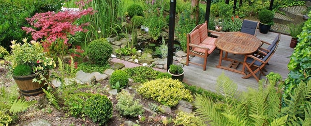 gartenmoebel-bestehen-oft-aus-akazienholz-cc0-pixabay-cocoparisienne-210508_download Gartenmöbel bestehen oft aus Akazienholz.