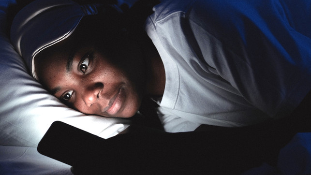 „Wir leben gegen unsere Uhr“: Schlafexpertin gibt Tipps für erholsame Nächte Schlaf Interview Anna Heidbreder