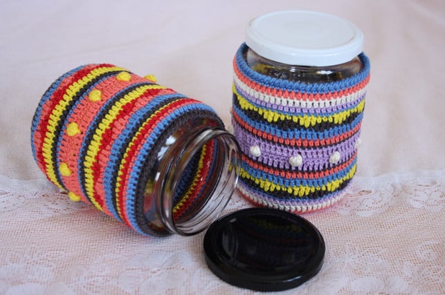 aus-wollresten-haekelst-du-eine-bunte-huelle-fuer-dei-maria-hohenthalutopia-200228_download Aus Wollresten häkelst du eine bunte Hülle für deine Spardose.