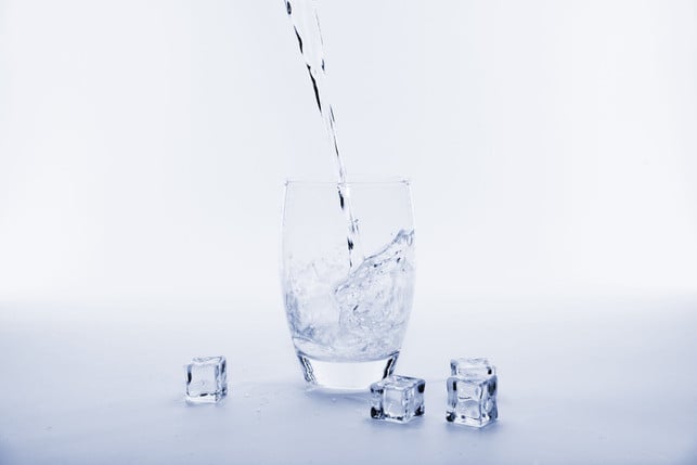 DU-Kannst-Isotonic-Getraenke-Hitze-Trinken-Cc0--Pixabay-Bru-NO-250616_Download You can drink isotonic drinks in heat to absorb electrolytes.
