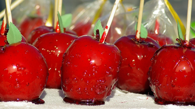 Kandierte Äpfel zubereiten: eine einfache Anleitung - Utopia.de Kandierte Äpfel zubereiten: eine einfache Anleitung - Utopia.de