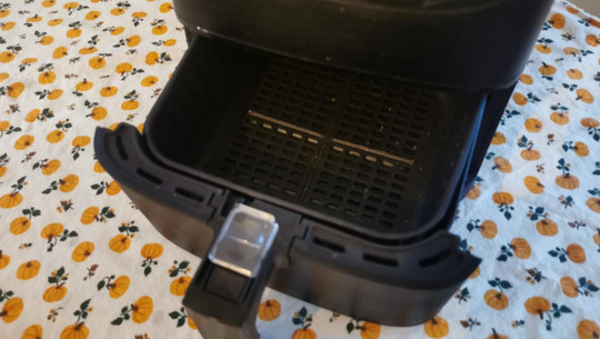 airfryer-sauber-machen-utopia-sd-241021 Airfryer sauber machen