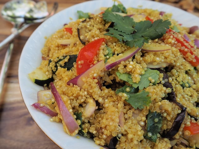den-quinoa-salat-kannst-du-mit-vielen-gemuesesorten-cc0-pixabay-2074413-190422_download Den Quinoa-Salat kannst du mit vielen Gemüsesorten zubereiten.