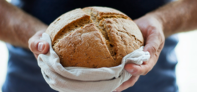 Jeden Tag Brot essen