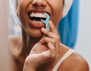 Zahnseiden-Produkte enthalten Ewigkeitschemikalien