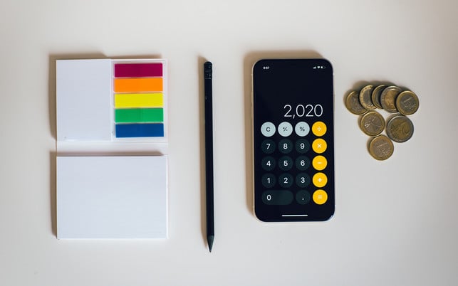 1280x800_amol-tyagi-UZFCQPNc4bs-unsplash Umgang Geld Ausgaben Bildung Schule