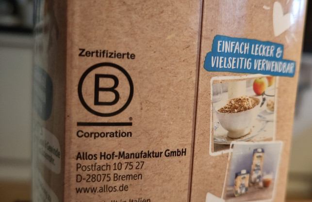 b-corp-b Zertifizierte B Corporation Logo auf einer Verpackung