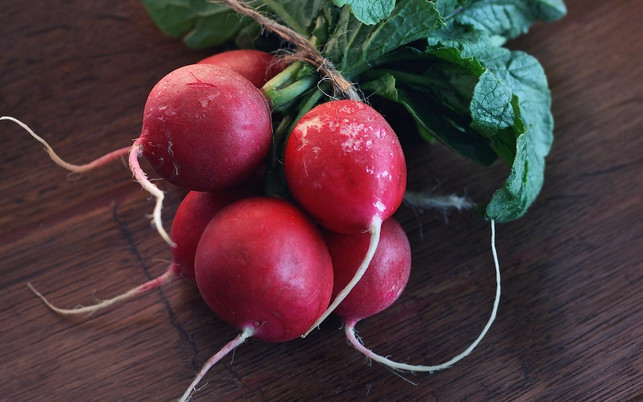 radieschen-eignen-sich-nicht-nur-als-kalter-snack-cc0-pixabay-ponce_photography-190118 Radieschen eignen sich nicht nur als kalter Snack, sondern auch für wärmende Suppen.