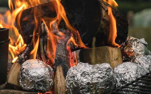 alufolie-grillen-us-cc0-Roman-Fox-210804-1280x800 Alufolie beim Grillen: ungesund und unnötig