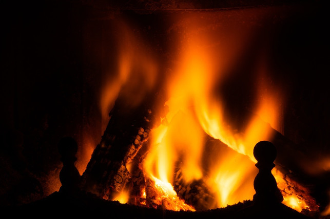 das-heizen-mit-holz-ist-verboten-wenn-dein-ofen-d-cc0-pixabay-tobigraphy-241125_download Das Heizen mit Holz ist verboten, wenn dein Ofen die neuen Grenzwerte ab 2025 überschreitet.