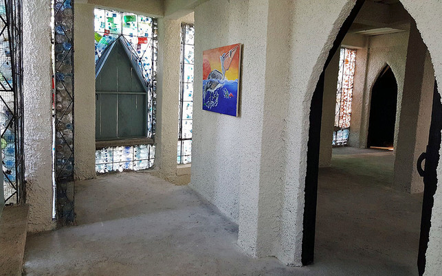 plastic-bottle-village-innenansicht-z-the-plastic-bottle-village-170705-1280x600 Haus Plastikflaschen Plastic Bottle Village