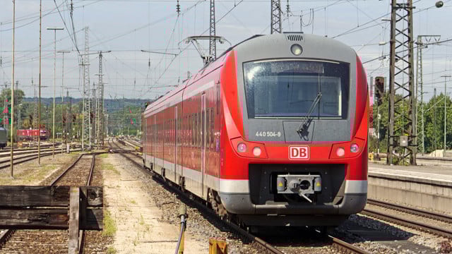 Kann Man Mit Young Ticket Plus Jemanden Mitnehmen Deutschlandticket: Kann man jemanden mitnehmen? - Utopia.de