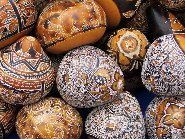 bunt-bemalt-gibt-der-getrocknete-flaschenkuerbis-ei-cc0-pixabay-dezalb-201123_download Bunt bemalt gibt der getrocknete Flaschenkürbis ein sehr dekoratives Gefäß ab.