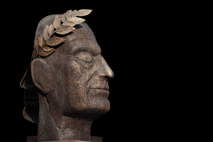 Many people know the laurel wreath as a symbol of success from Roman antiquity.