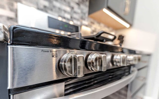 ofen-backofen-pb-mgattorna-211201-1280x800 Gelingt noch schneller: Bruchschokolade im Backofen selber machen