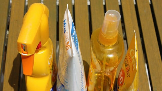 chemische-vs-mineralische-sonnencreme-alles-was-cc0-pixabay-chezbeate-240725 Chemische vs. mineralische Sonnencreme: Alles, was du wissen musst