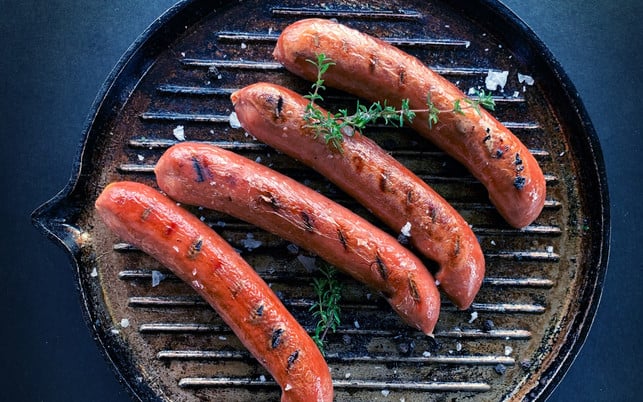 vegane-bratwurst-us-LikeMeat-210526-1280x800 Vegane Bratwurst