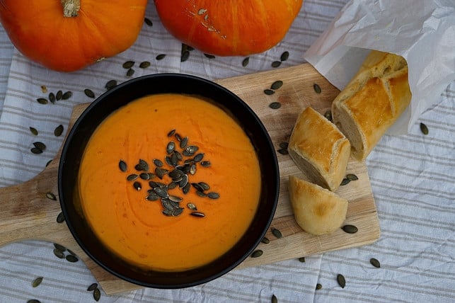 kuerbiskerne-als-topping-sind-eine-leckere-methode-cc0-pixabay-m_krohn-241229_download Kürbiskerne als Topping sind eine leckere Methode, Kürbissuppe zu würzen.