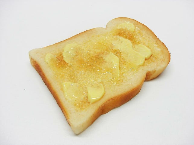 buttertoast-ist-nicht-vegan-neben-butter-kommen-cc0-pixabay-publicdomainpictures-220608_download "Buttertoast" ist nicht vegan. Neben Butter kommen manchmal auch andere tierische Produkte in Toastbrot vor.