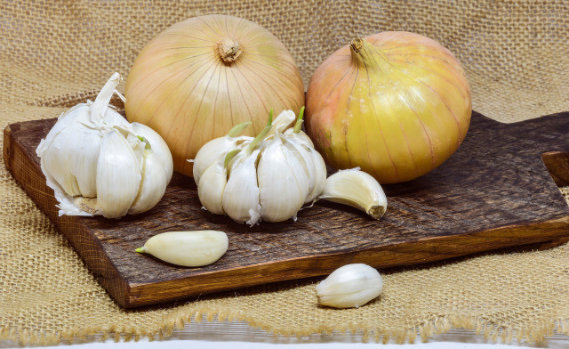 Prebiotic foods include garlic and onions.