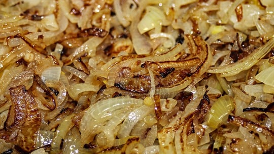 zwiebeln-anbraten-cc0-pixabay-manfredrichter-200822 zwiebeln anbraten