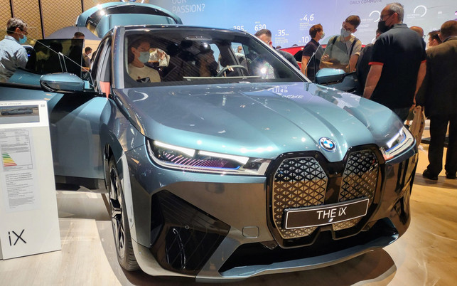 Elektro-SUV BMW iX: Groß, schwer, teuer. Elektro-SUV BMW iX: Groß, schwer, teuer.