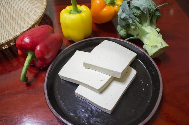 tofu-und-andere-produkte-aus-huelsenfruechten-sind-w-cc0-pixabay-621hjmit-200120_download Tofu und andere Produkte aus Hülsenfrüchten sind wichtige Proteinquellen.