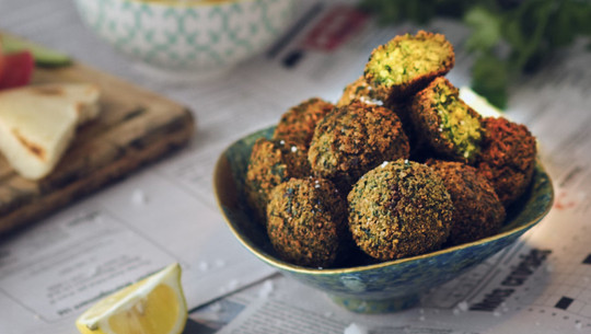 falafel-schale-us-Ludovic-Avice-241218 Falafel im Test: Welche Produkte bei Öko-Test überzeugen