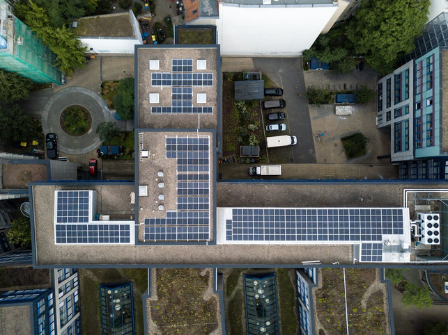 die-nutzung-erneuerbarer-energien-spielt-eine-wich-cc0-pixabay-voltaro-211221_download Die Nutzung Erneuerbarer Energien spielt eine wichtige Rolle beim Green Building.