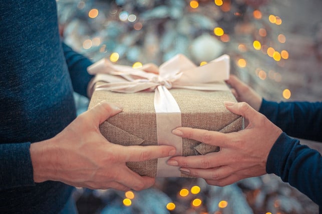 was-ein-gutes-geschenk-ist-sehen-schenkende-und-b-cc0-pixabay-ua_bob_dmyt_ua-221215_download Was ein gutes Geschenk ist, sehen Schenkende und Beschenkte teilweise völlig unterschiedlich.