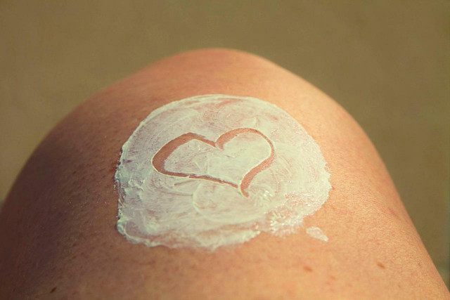 wear-sunscreen-regularly-to-protect-a-sunbeam-cc0-pixabay-chezbeate-220617_download Wear sunscreen regularly to avoid sunburn.