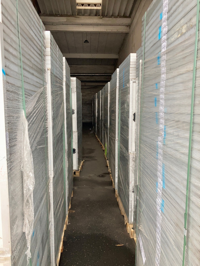 IMG_2914 2 Palettenweise Solarpanels kurz vor dem Recycling: Panelretter verbaut die noch funktionsfähigen in Balkonkraftwerken