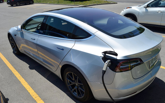 Tesla-3-10-z-20190221-1280x800.jpg Tesla Model 3