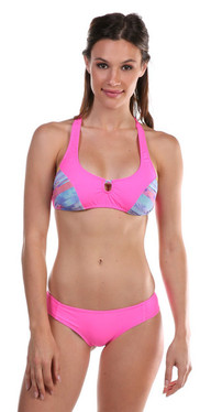 150722-nachhaltige-bademode-odina-p Odina bietet recht günstige, sportliche Bikinis in knalligen Farben.