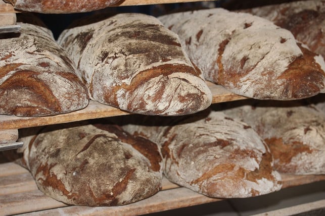 in-roggen-sauerteigbroten-ist-der-phytinsaeuregehal-cc0-pixabay-ina_lh-191116_download In Roggen-Sauerteigbroten ist der Phytinsäuregehalt durch das fein gemahlene Korn und die Fermentation des Teigs gering.