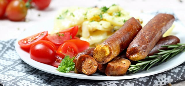 Wheaty Alm-Knacker aus Seitan, bio und vegan Wheaty Alm-Knacker aus Seitan, bio und vegan