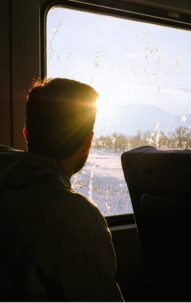 nachtzug-sonnenaufgang-ingwar-perowanowitsch-241217 Den Sonnenaufgang kann man vom Zug aus bewundern.