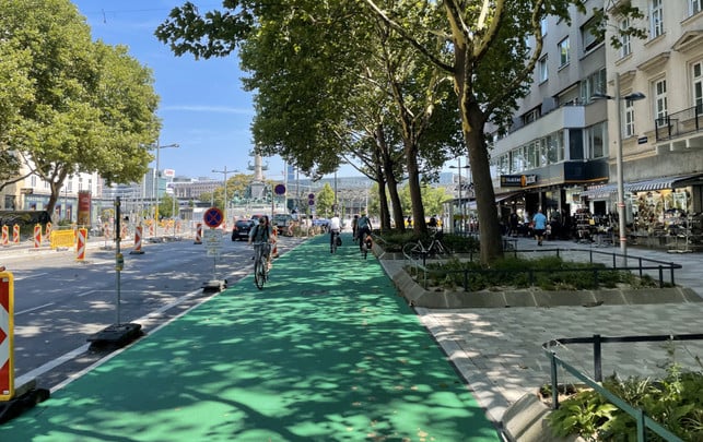 praterstrasse-2 Wien: Durch die Praterstraße führt ein neuer grüner Fahrradweg.