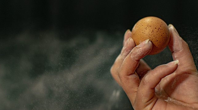 beim-umgang-mit-rohen-eiern-solltest-du-vorsichtig-cc0--pixabay--richardcaffaratti-250608_download Beim Umgang mit rohen Eiern solltest du vorsichtig sein, um einer Salmonellenerkrankung vorzubeugen.