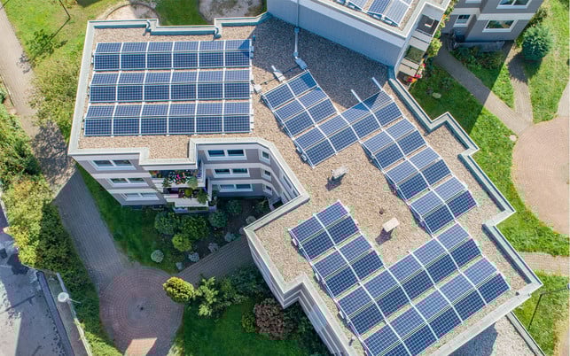 Mieterstrom: Stromversorgung via Solaranlage auf dem Dach Mieterstrom: Stromversorgung via Solaranlage auf dem Dach