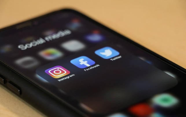 Fake News über Erdbeben löst in Deutschland Panik aus social media fake news erdbeben