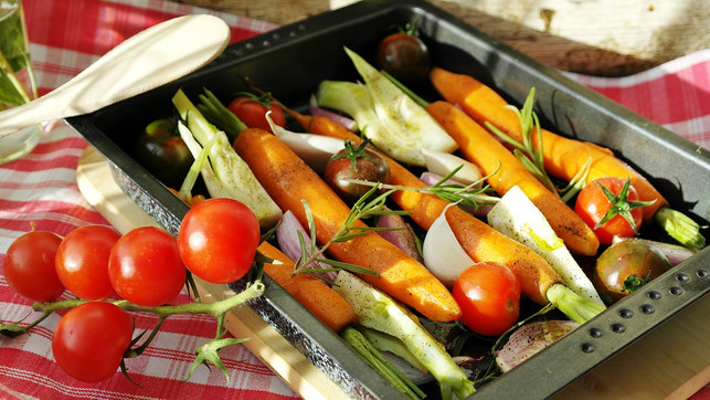 gemse-im-grillkorb-cc0-pixabay-ritae-170702 Grillen ohne Alufolie geht zum Beispiel mit einem Grillkorb.