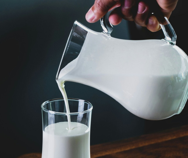 You should generally only use raw milk products at cc0-unsplash-eiliv-aceron-240823_download In general, you should only consume raw milk (products) if you are absolutely sure that it will not harm you.