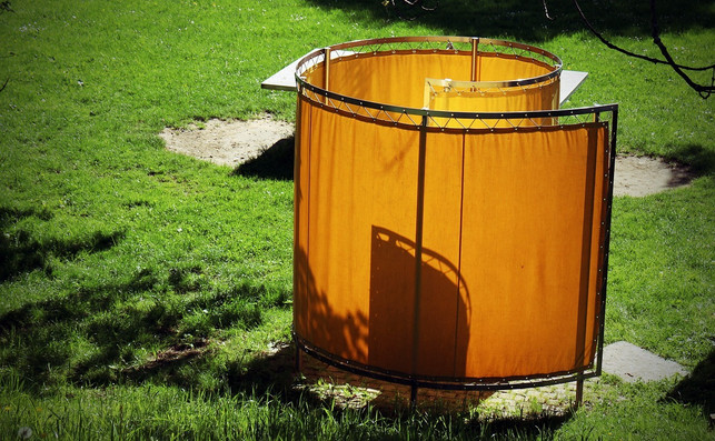 mit-einem-paravent-kannst-du-deine-waermepumpe-opti-cc0-pixabay-antranias-240912_download Mit einem Paravent kannst du deine Wärmepumpe optisch ansprechend verkleiden.