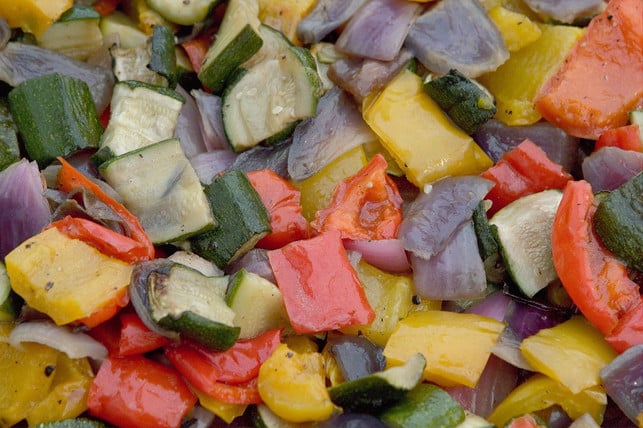 leckere-brotzeit-beilage-suess-sauer-eingelegtes-zu-cc0-pixabay-charlottem-180611_download Leckere Brotzeit-Beilage: süß-sauer eingelegtes Zucchinigemüse.